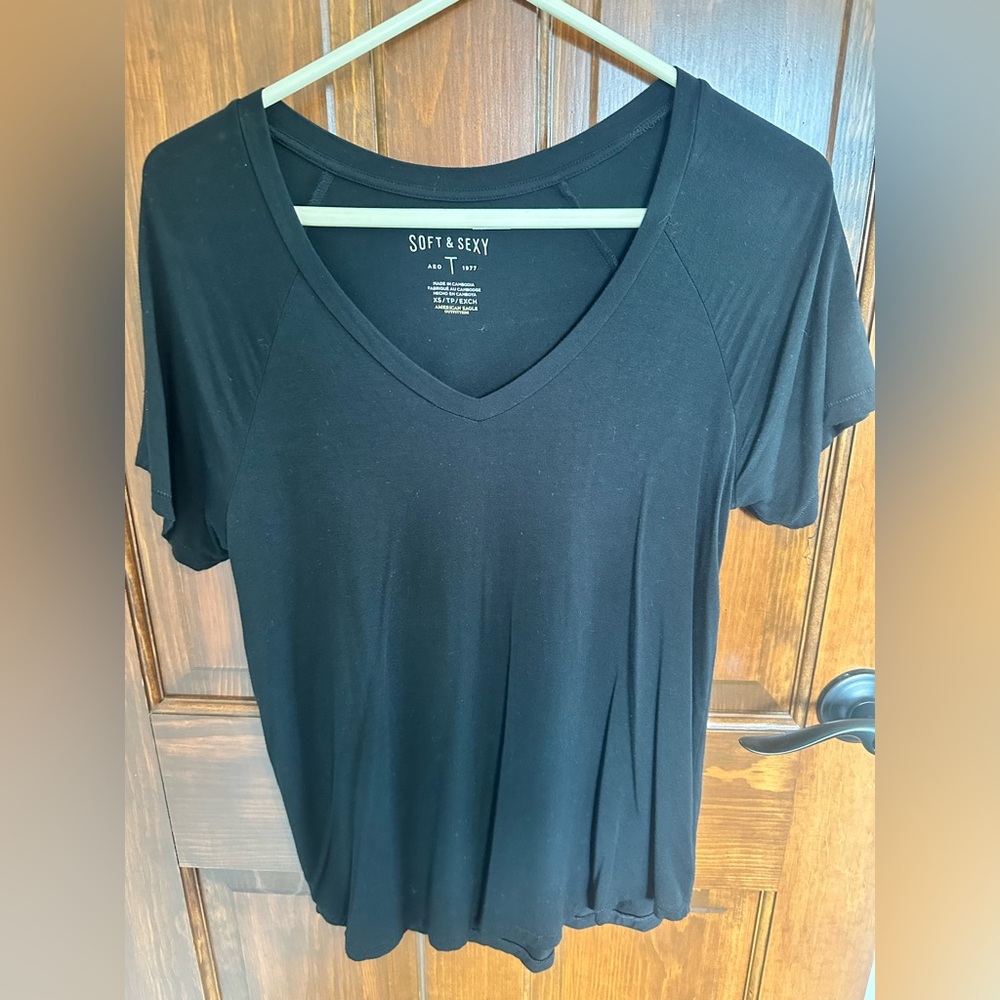 American Eagle Outfitters Black Soft & Sexy V-Neck Short Sleeve Tee
